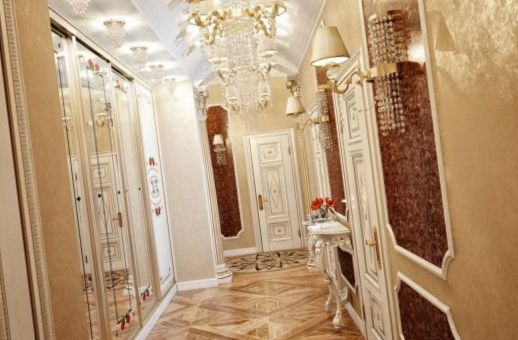 Feng Shui tükör a folyosón, harmonikus kialakítással világítás a folyosón