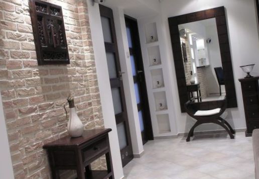 Feng Shui tükör a folyosón, harmonikus kialakítással folyosó tükörrel