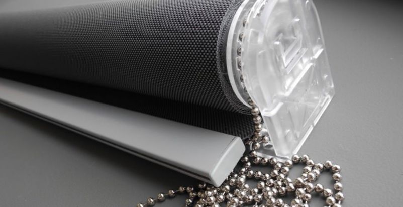 Redőnyök a konyhában blokkoló fény, hogyan kell választani, fotó a belső térben Roller blind Képernyő nyitott típus
